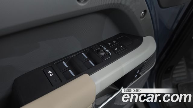 Land Rover Defender (L663) 110 D250 SE 2024 — фото 30
