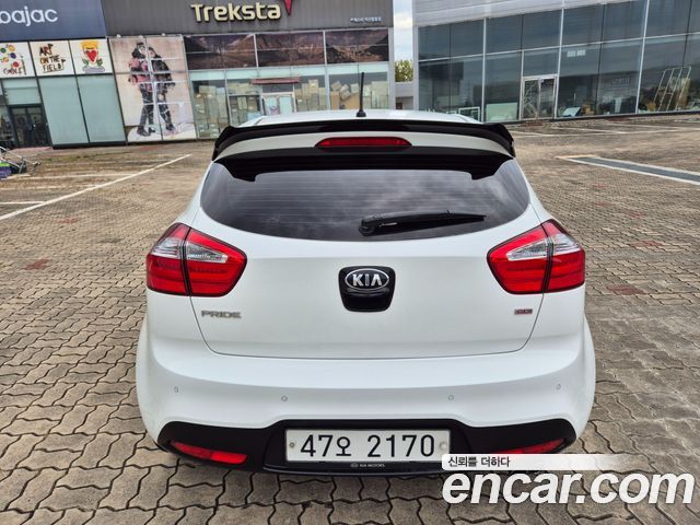 Kia Pride 1.6 GDI Hatchback Prestige 2014 — фото 2