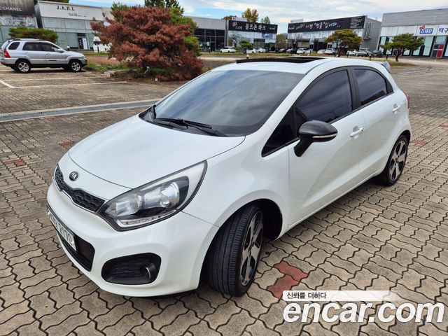 Kia Pride 1.6 GDI Hatchback Prestige 2014 — фото 3