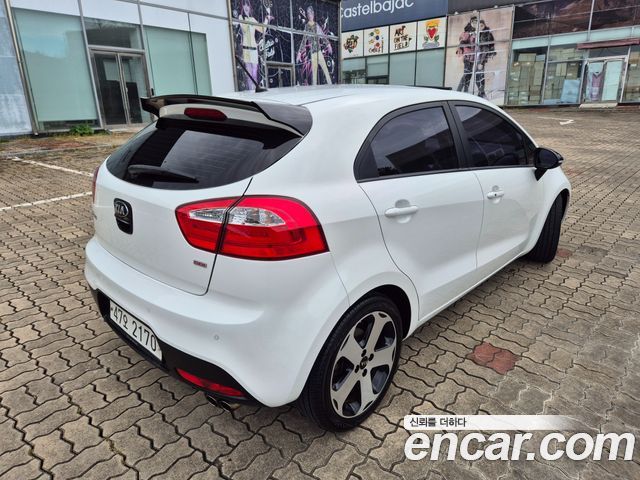 Kia Pride 1.6 GDI Hatchback Prestige 2014 — фото 4