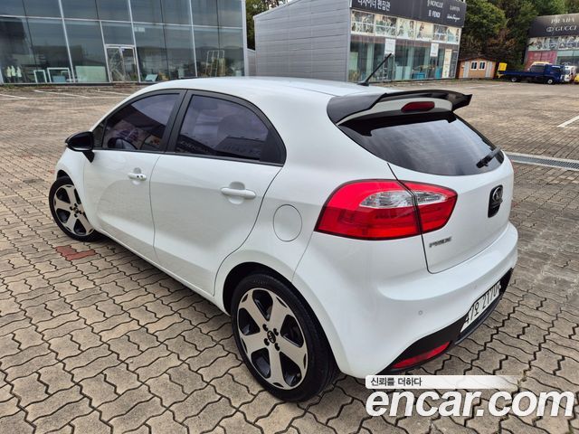 Kia Pride 1.6 GDI Hatchback Prestige 2014 — фото 6