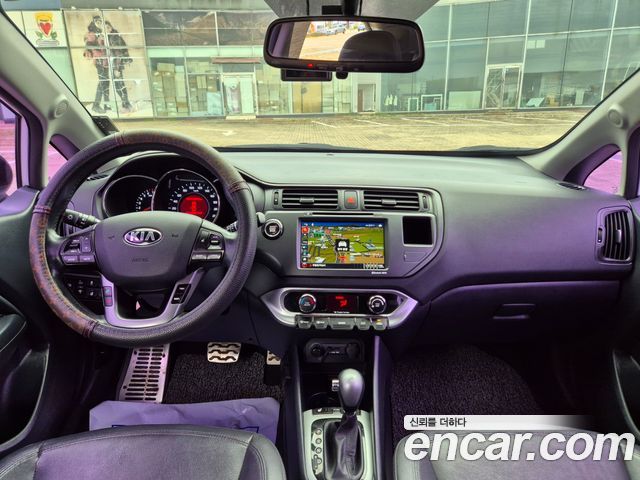 Kia Pride 1.6 GDI Hatchback Prestige 2014 — фото 9