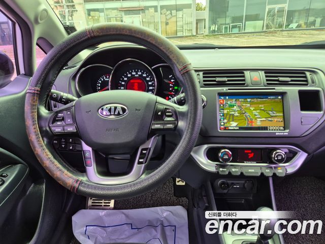 Kia Pride 1.6 GDI Hatchback Prestige 2014 — фото 10
