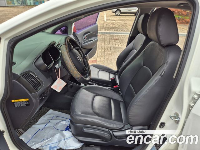 Kia Pride 1.6 GDI Hatchback Prestige 2014 — фото 18