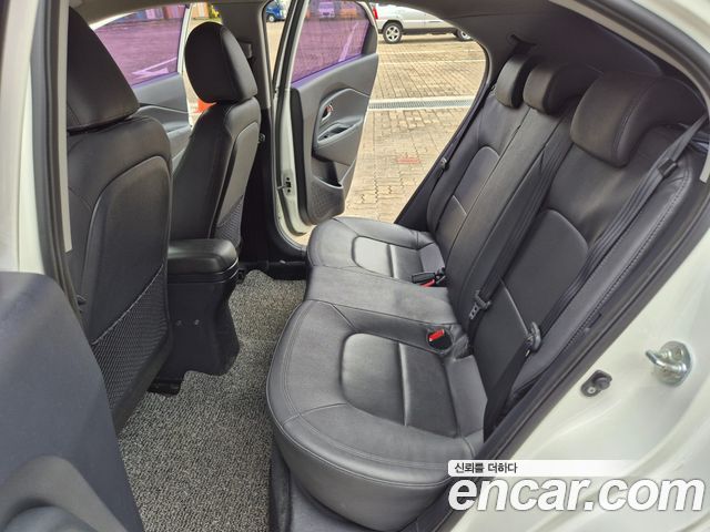 Kia Pride 1.6 GDI Hatchback Prestige 2014 — фото 19