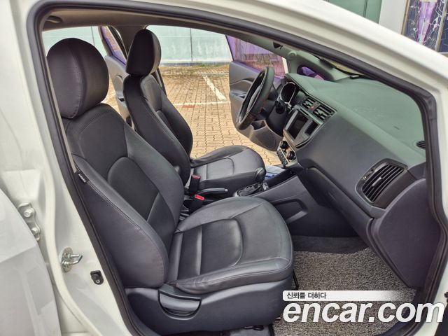 Kia Pride 1.6 GDI Hatchback Prestige 2014 — фото 21