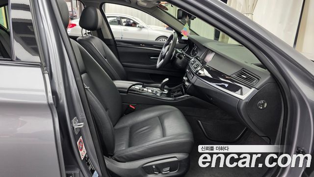 BMW 5 Series (F10) 530d xDrive M Aero Dynamic 2016 — фото 15