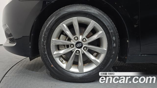 Hyundai i40 Saloon 1.7 VGT YOUNIQUE 2016 — фото 5