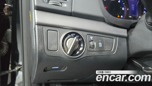 Hyundai i40 Saloon 1.7 VGT YOUNIQUE 2016 — фото 16