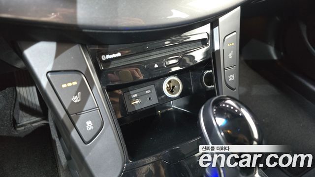 Hyundai i40 Saloon 1.7 VGT YOUNIQUE 2016 — фото 17