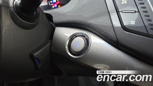 Hyundai i40 Saloon 1.7 VGT YOUNIQUE 2016 — фото 18
