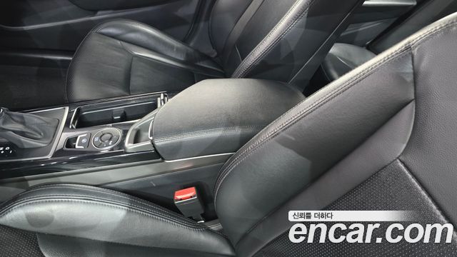 Hyundai i40 Saloon 1.7 VGT YOUNIQUE 2016 — фото 19