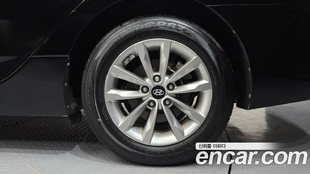 Hyundai i40 Saloon 1.7 VGT YOUNIQUE 2016 — фото 21