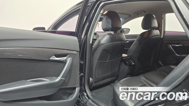 Hyundai i40 Saloon 1.7 VGT YOUNIQUE 2016 — фото 29
