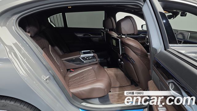 BMW 7 Series (G11) 740Li xDrive M Sport Package 2021 — фото 12