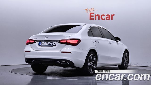 Mercedes-Benz A-Class (W177) A220 Sedan 2025 — фото 2