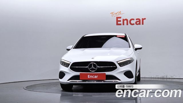 Mercedes-Benz A-Class (W177) A220 Sedan 2025 — фото 3