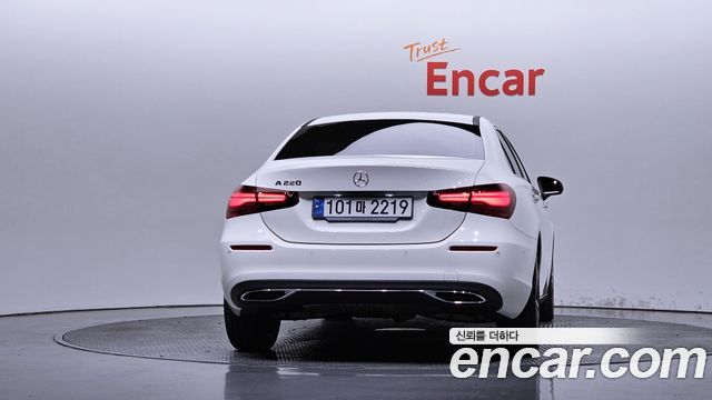 Mercedes-Benz A-Class (W177) A220 Sedan 2025 — фото 4
