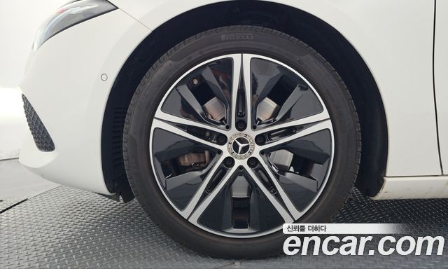 Mercedes-Benz A-Class (W177) A220 Sedan 2025 — фото 5