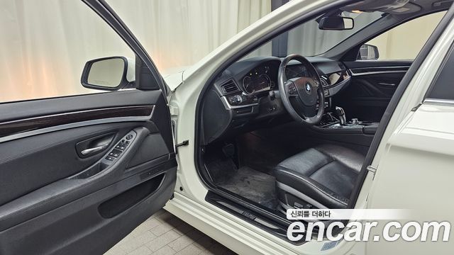 BMW 5 Series (F10) 528i xDrive 2013 — фото 10