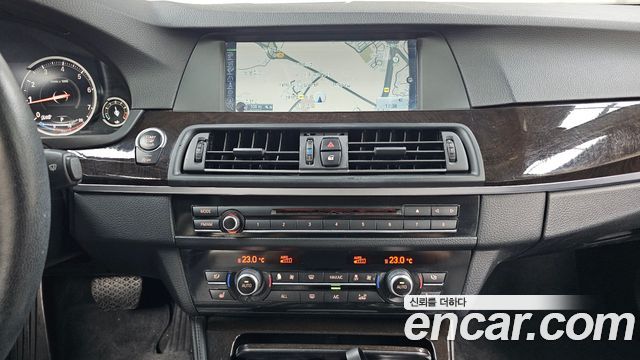 BMW 5 Series (F10) 528i xDrive 2013 — фото 13