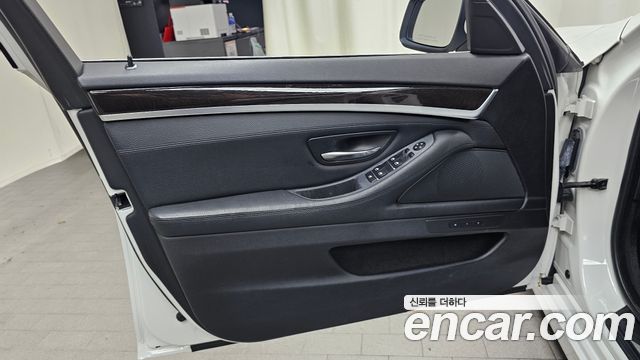BMW 5 Series (F10) 528i xDrive 2013 — фото 24