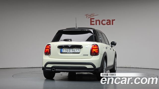MINI Cooper 5-Door Classic Plus 3rd 2022 — фото 4
