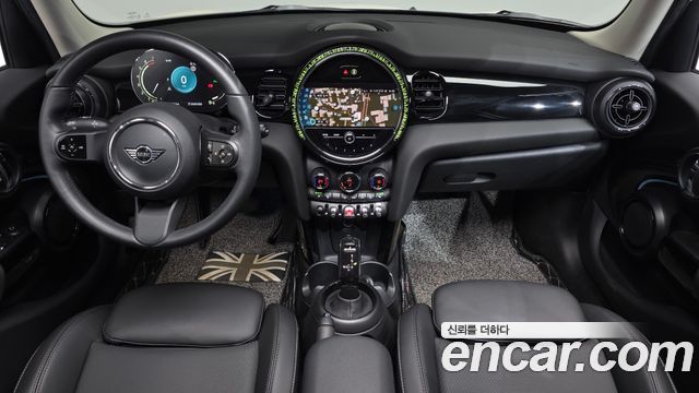 MINI Cooper 5-Door Classic Plus 3rd 2022 — фото 7