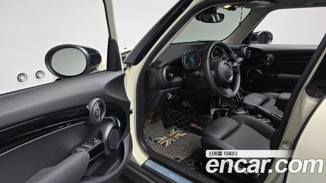 MINI Cooper 5-Door Classic Plus 3rd 2022 — фото 10