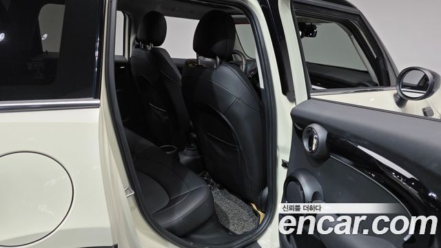 MINI Cooper 5-Door Classic Plus 3rd 2022 — фото 16