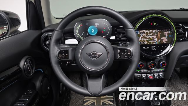 MINI Cooper 5-Door Classic Plus 3rd 2022 — фото 17