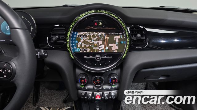 MINI Cooper 5-Door Classic Plus 3rd 2022 — фото 18