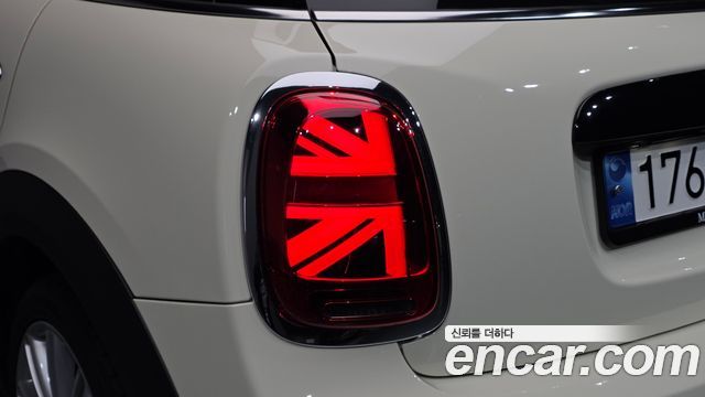 MINI Cooper 5-Door Classic Plus 3rd 2022 — фото 29