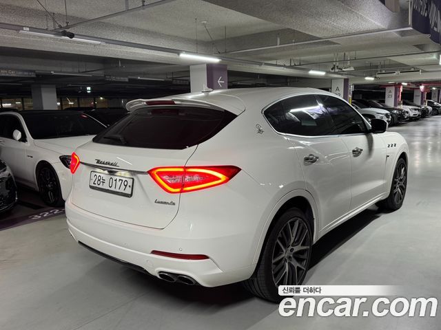 Maserati Levante 3.0 S AWD 2017 — фото 4
