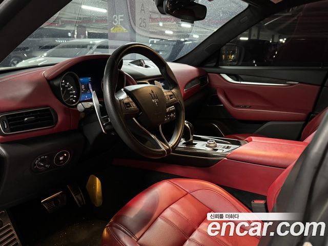 Maserati Levante 3.0 S AWD 2017 — фото 7