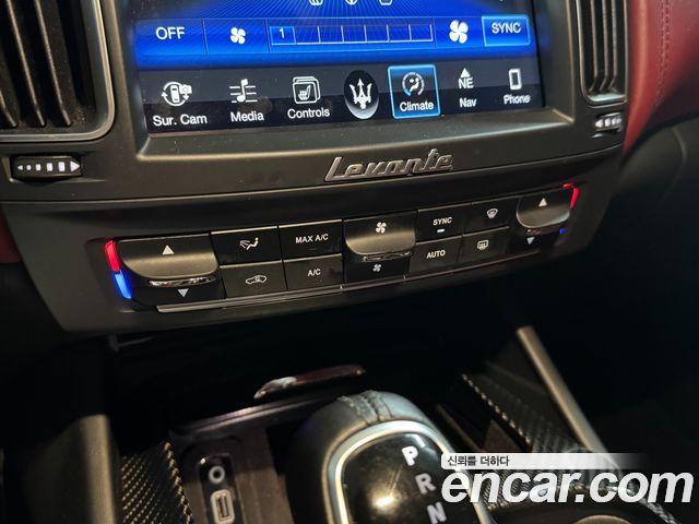 Maserati Levante 3.0 S AWD 2017 — фото 16