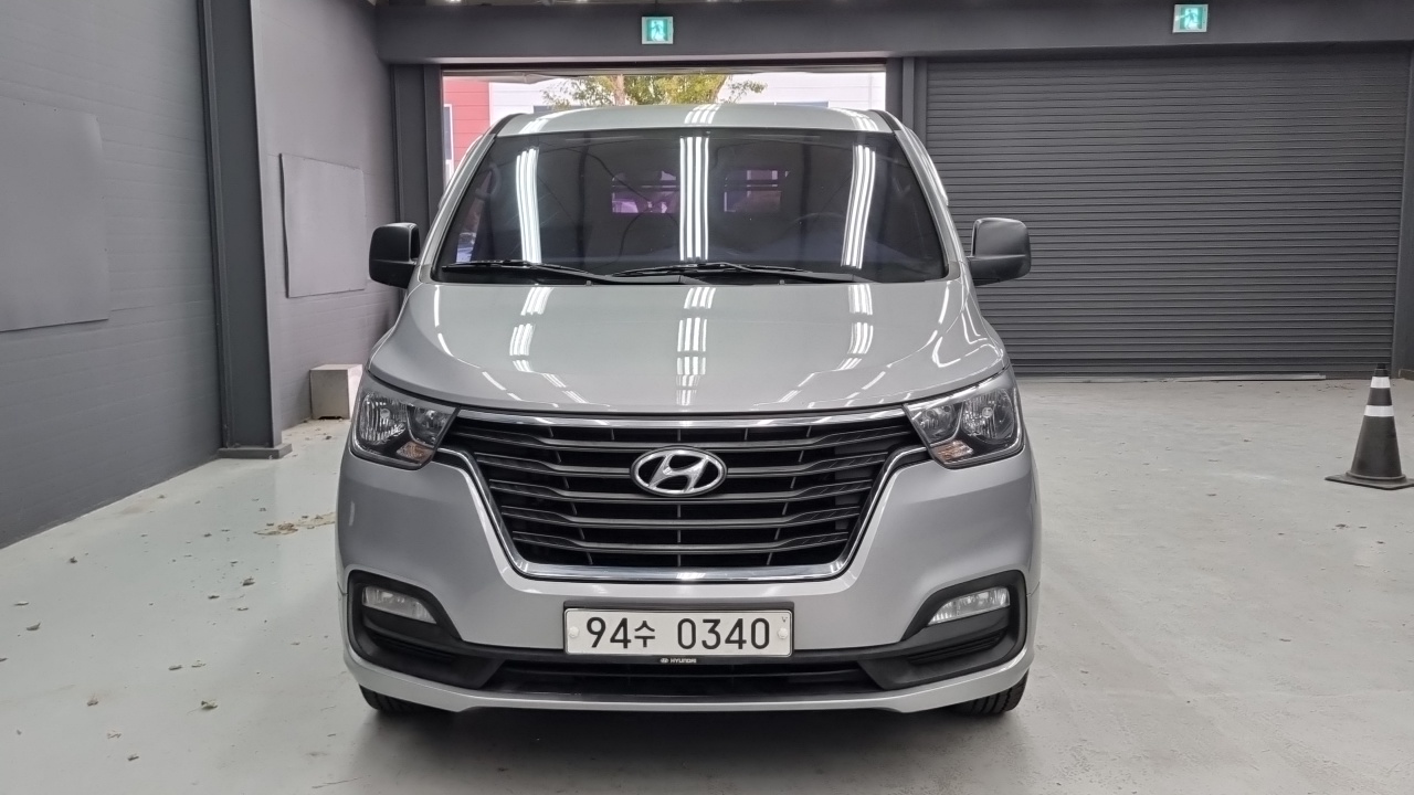 Hyundai Grand Starex Van 3-Seater Smart 2018 — фото 3