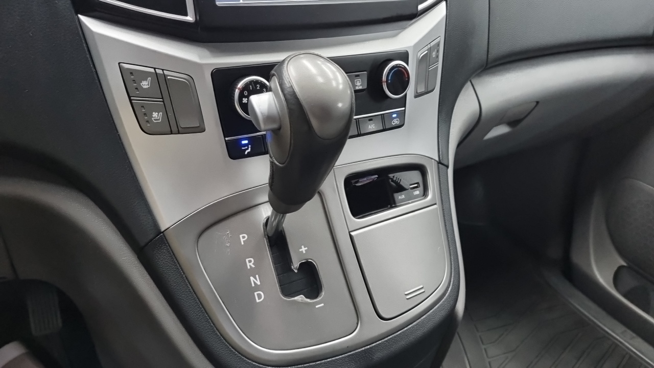 Hyundai Grand Starex Van 3-Seater Smart 2018 — фото 15