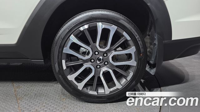 KG Mobility (SsangYong) Torres Gasoline 1.5 2WD TV7 2025 — фото 21