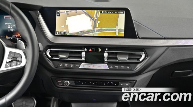BMW 1 Series (F40) 120i M Sports 2024 — фото 18