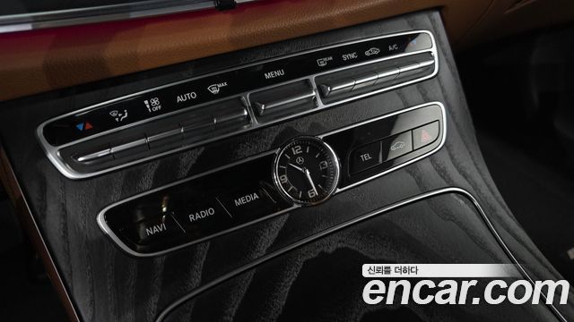 Mercedes-Benz E-Class (W213) E220d Cabriolet 2018 — фото 19
