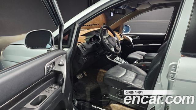 KG Mobility (SsangYong) Korando Turismo 4WD RX 9-seater 2017 — фото 10