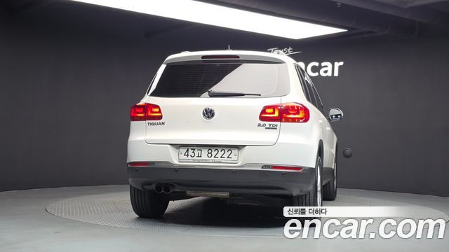 Volkswagen Tiguan 2.0 TDI Comfort 5N 2014 — фото 4