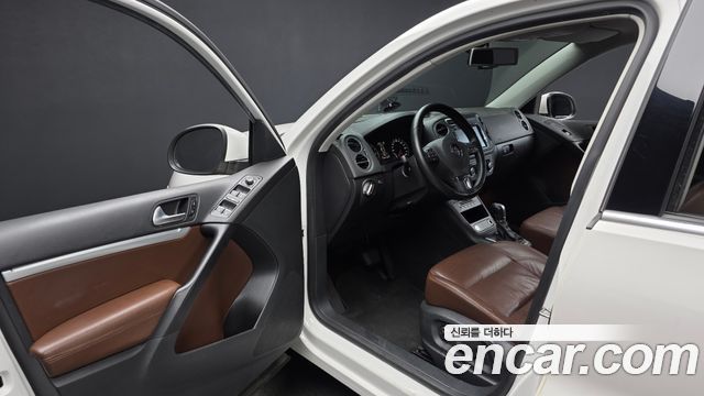 Volkswagen Tiguan 2.0 TDI Comfort 5N 2014 — фото 10