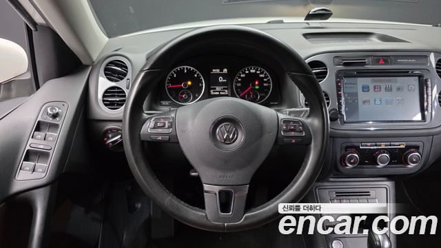 Volkswagen Tiguan 2.0 TDI Comfort 5N 2014 — фото 13