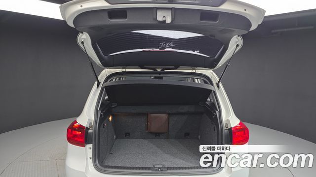 Volkswagen Tiguan 2.0 TDI Comfort 5N 2014 — фото 20