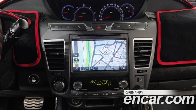 KG Mobility (SsangYong) Korando Turismo 4WD Extreme Sport 9-Seater 2019 — фото 12