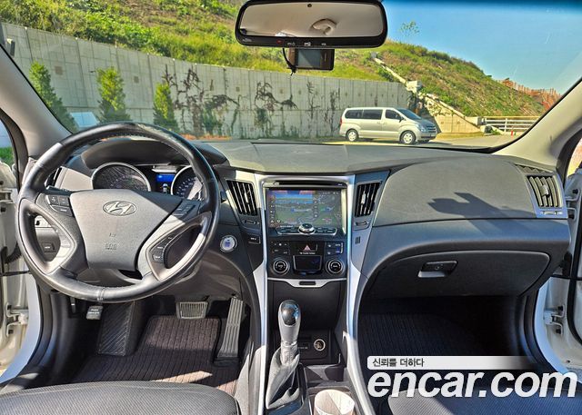 Hyundai Sonata Hybrid 2.0 Modern 2014 — фото 15