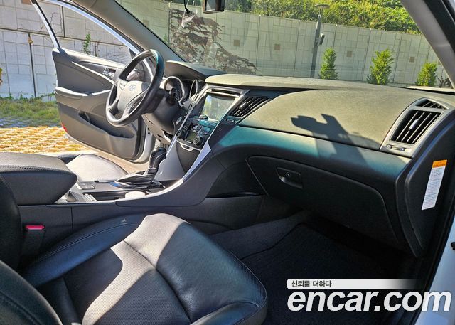 Hyundai Sonata Hybrid 2.0 Modern 2014 — фото 16