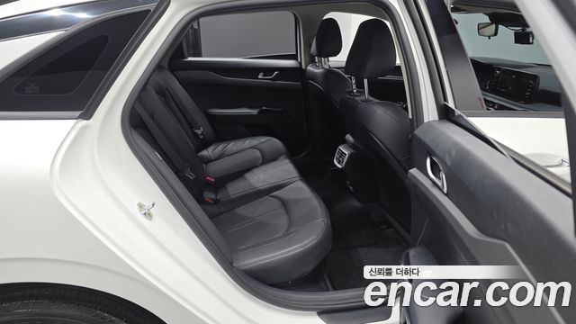 Kia K5 Hybrid (III) Trendy 2023 — фото 11